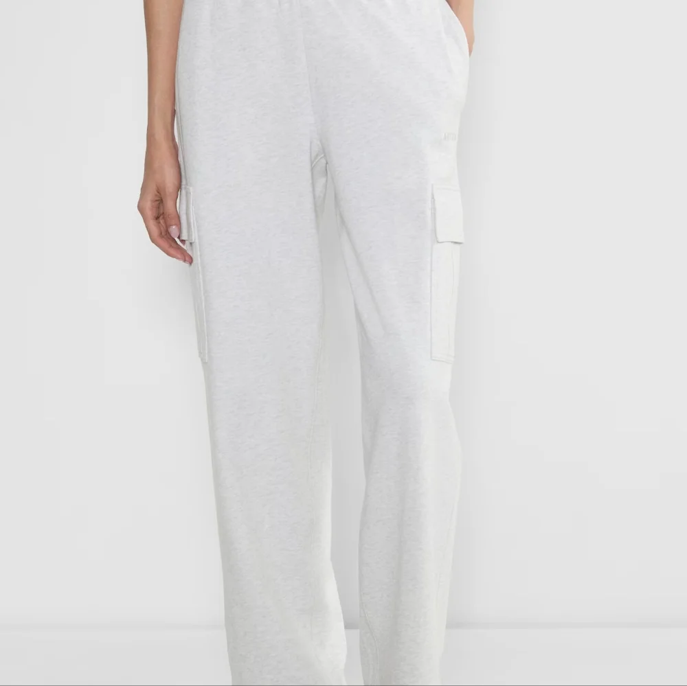 Aritzia Wide Leg Pants in White - Picture 3 of 16